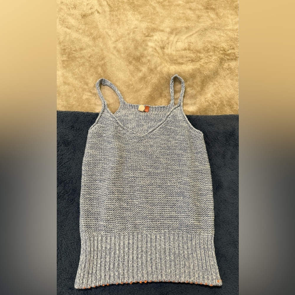 Tank top barely worn :) PILCRO